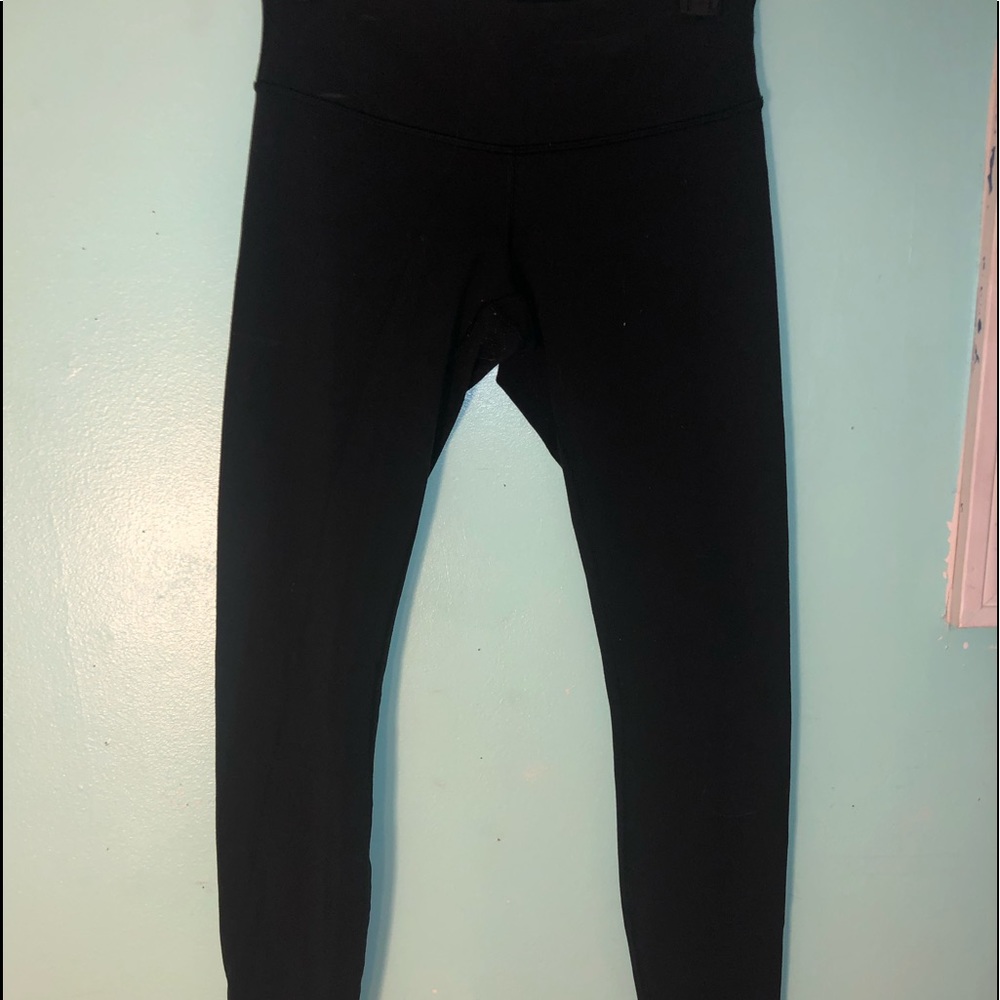 black lululemon leggings